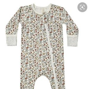 EUC Quincy Mae newborn pajamas